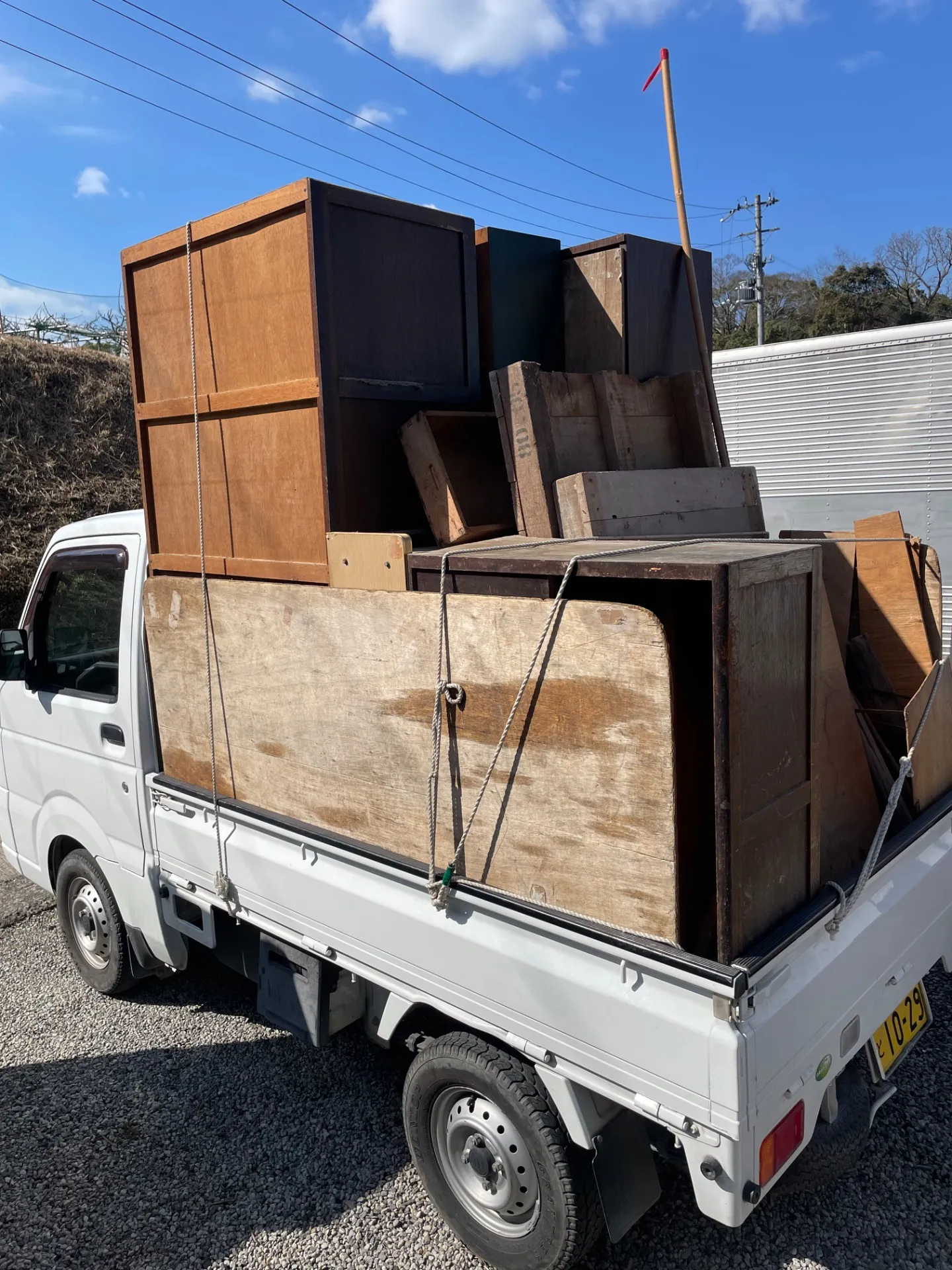 加太の現場からタンスや食器棚、その他回収作業